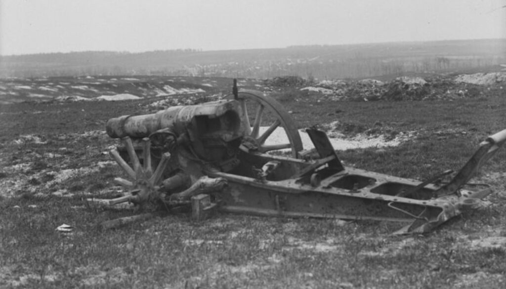 105_German gun captured by 13th Inf. Bn. between Démuin and Marcelcave. Battle of Amiens